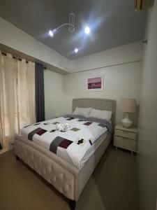 Кровать или кровати в номере Stay-cation 150Newport Boulevard Southwing