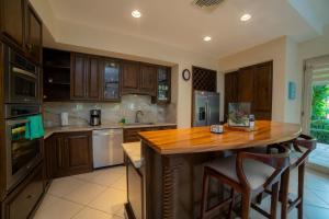 O bucătărie sau chicinetă la Bella Vista 3F- 3 bdr 3 1 and a half Bath Family