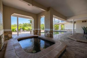 Πισίνα στο ή κοντά στο 6B Waterfront Game Room Pool Hot Tub Dock +42 φωτογραφίες