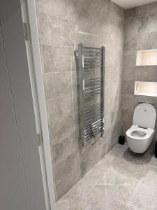 Et badeværelse på The EcoStay Apartment