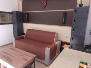 a living room with a couch and a table at ANTIQUA ROMA - via temporis CXIV in Alénya