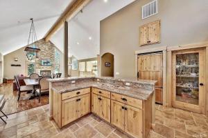 Nhà bếp/bếp nhỏ tại 539 Wintoon Drive home +8 ảnh