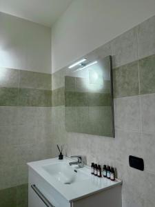 Ένα μπάνιο στο Your home, in a strategic location