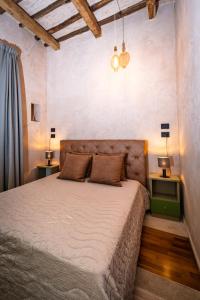 a bedroom with a bed and two night stands and two lamps at Il cortile di Elen in Marsala