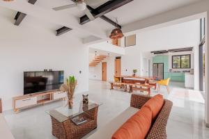 Μια τηλεόραση ή/και κέντρο ψυχαγωγίας στο Marvelous 5 bedroom Villa Bliss in Cerritos, Pereira