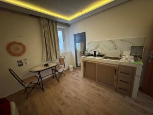 Una cocina o cocineta en Maison Mira 37 fotos más