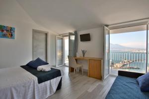 A bed or beds in a room at Relais Manfredi