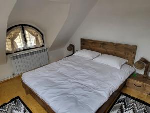 En eller flere senge i et værelse på Cerdacul cu Amintiri