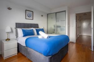 En eller flere senge i et værelse på Central location minutes to Windsor and Heathrow