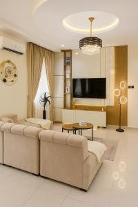 Μια τηλεόραση ή/και κέντρο ψυχαγωγίας στο Wells 1 One Bedroom Apartment