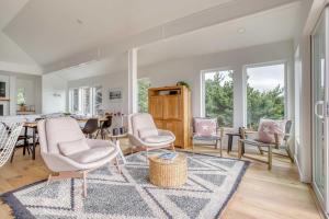 Χώρος καθιστικού στο Graceful Getaway