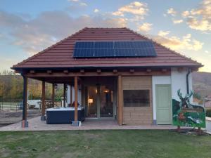 Φωτογραφία από το άλμπουμ του Erdő mellett lebzselő σε Mogyoróska +17 φωτογραφίες