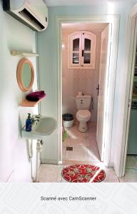 a bathroom with a sink and a toilet at Studio AMINE in Mahdia