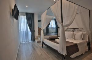 A bed or beds in a room at Relais Manfredi