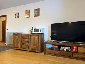 a living room with a large flat screen tv at Casa dei cugini in Oga