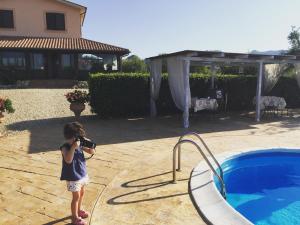 Bazén v ubytování Agriturismo Casale Sasso nebo v jeho okolí