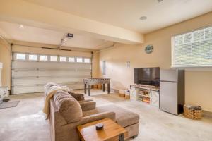 Μια τηλεόραση ή/και κέντρο ψυχαγωγίας στο Bridgeview Escape