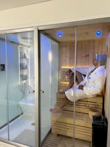 Ένα μπάνιο στο L'harmonie d'Eden Harmony of Eden