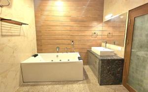 Ένα μπάνιο στο Sandra Suite Ranga illam +13 φωτογραφίες