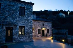 Φωτογραφία από το άλμπουμ του Herb Stone Lodges στους Ασπράγγελους