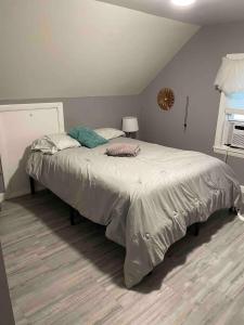 a bedroom with a large bed in a room at Cozy home in Bangor Maine in Bangor