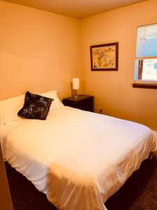 Ένα ή περισσότερα κρεβάτια σε δωμάτιο στο Durango Colorado Four Bedroom Two Bathroom Home