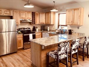 Η κουζίνα ή μικρή κουζίνα στο Durango Colorado Four Bedroom Two Bathroom Home