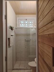 a small bathroom with a shower and a toilet at Casa Coqueville - Charmosa, tranquila e cercada pela natureza em Itacaré in Itacaré +32 photos