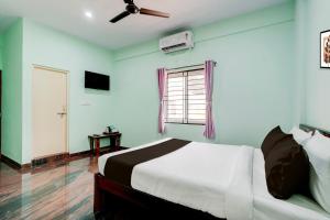 a bedroom with a bed and a window at Super Hotel O Nature Comforts in Bengaluru