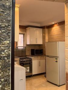 Η κουζίνα ή μικρή κουζίνα στο شقة فوق السحاب