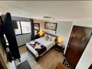 Un pat sau paturi într-o cameră la Tikala Cusco Boutique Hotel