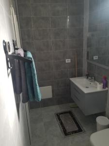 a small bathroom with a sink and a toilet at Appartement Oasis Chenini Gabes in Shanīnī +6 photos