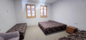 Ένα ή περισσότερα κρεβάτια σε δωμάτιο στο Penzión HUGÁNIK