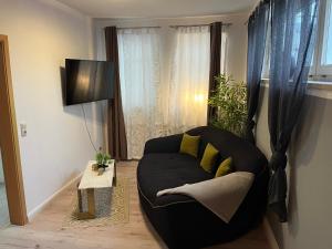 Μια τηλεόραση ή/και κέντρο ψυχαγωγίας στο Best-Preis Stadtoase Salzwedel 2x gemütliche Wohnungen bis 8 Personen WLAN Vollausstattung nur Einzelbetten direkt im Zentrum