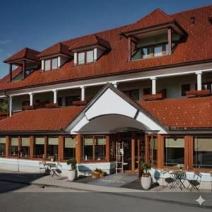 Clădirea în care este situat/ăpensiunea