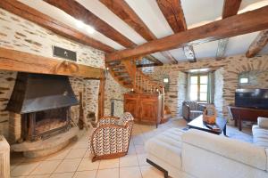 a living room with a couch and a fireplace at Gîte de Prestige dans un Fort, Jacuzzi, 8 pers in Leynhac