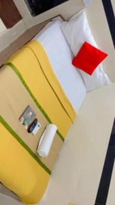 En eller flere senge i et værelse på Hotel Angels Inn By Glitz Hotels