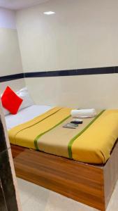 En eller flere senge i et værelse på Hotel Angels Inn By Glitz Hotels