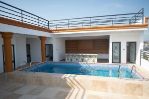 Bazén v ubytování Classic Hideout Homes nebo v jeho okolí