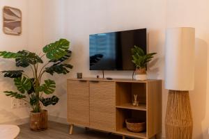 TV a/nebo společenská místnost v ubytování Le Zélia - Studio au coeur de Saint-Denis