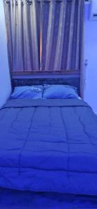 Ένα ή περισσότερα κρεβάτια σε δωμάτιο στο Subscribe to Famous Channel