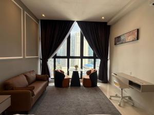 Χώρος καθιστικού στο Majestic Residence KLCC By CoxMa