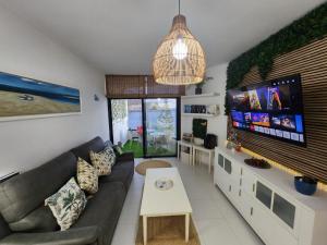 Et tv og/eller underholdning på Ocean Luxury Apartment