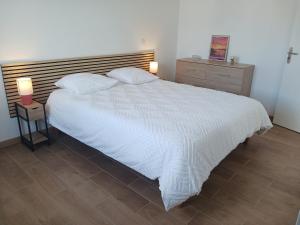 Ένα ή περισσότερα κρεβάτια σε δωμάτιο στο appartement individuel T2