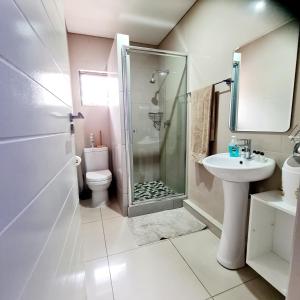 Ένα μπάνιο στο Oyster Guest House +49 φωτογραφίες