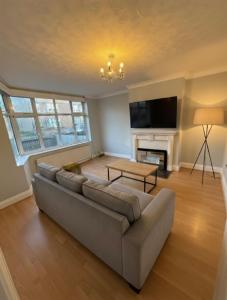 TV/trung tâm giải trí tại Gravesend - 4 bedroom house great for contractors