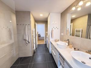 Ένα μπάνιο στο Apartmán Rotterovka -Ski Resort Herlíkovice & Bubákov +20 φωτογραφίες