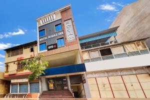 Bygningen som hotellet ligger i + 32 billeder