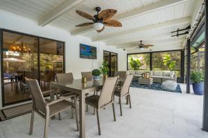 Фотография из галереи Three-Bedroom House - Best area-Heated Pool-Spa and Sauna Close to Beaches в Лантане