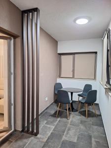 Χώρος καθιστικού στο MC House +2 φωτογραφίες